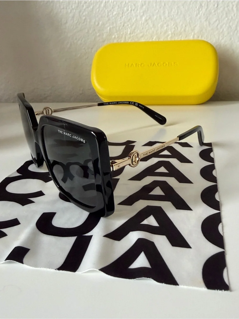 Marc Jacobs Black Square Women’s Sunglasses Authentic like new